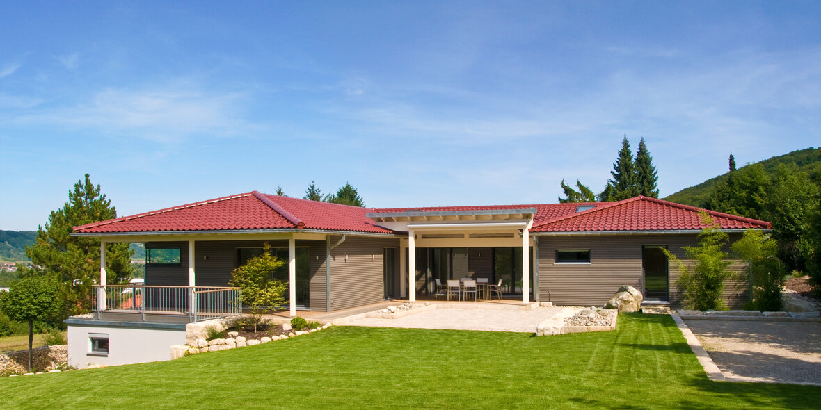 Außenansicht mit Garten von klassischer Bungalow