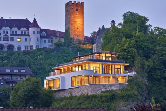 Dämmerungsaufnahme Außenansicht von Weitblick