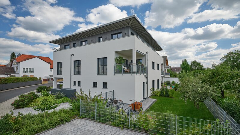 Baufritz_Fink_Aussenansicht_Garten.jpg