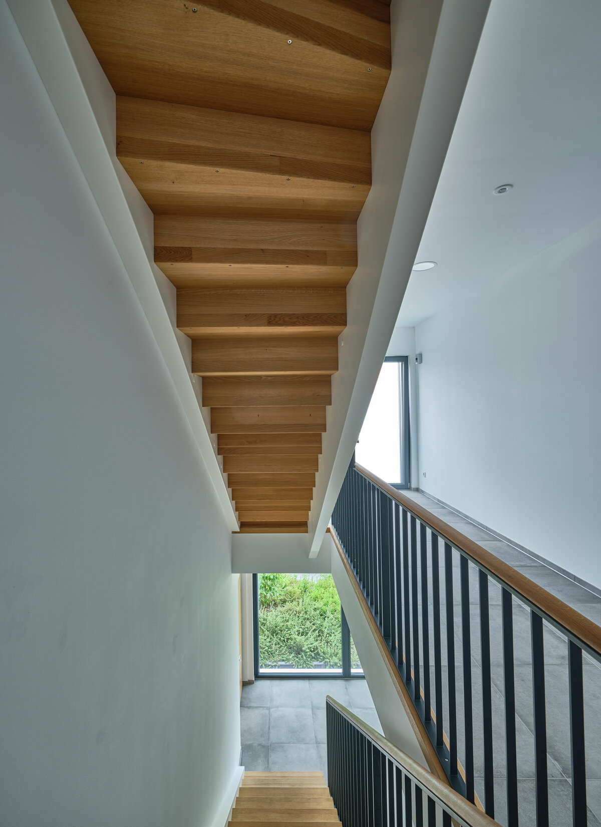 Baufritz_Fink_Flur_Treppe3.jpg