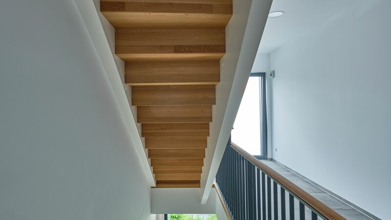 Baufritz_Fink_Flur_Treppe3.jpg