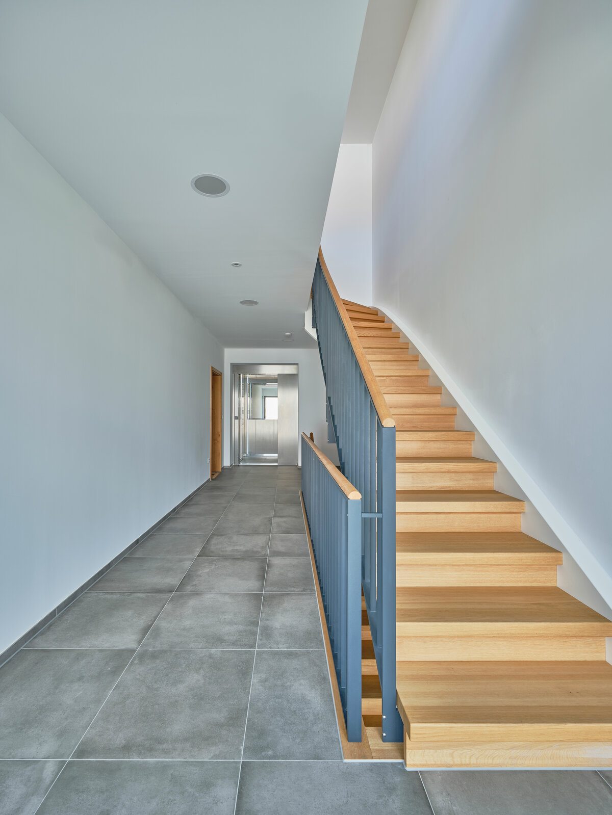 Baufritz_Fink_Flur_Treppe.jpg