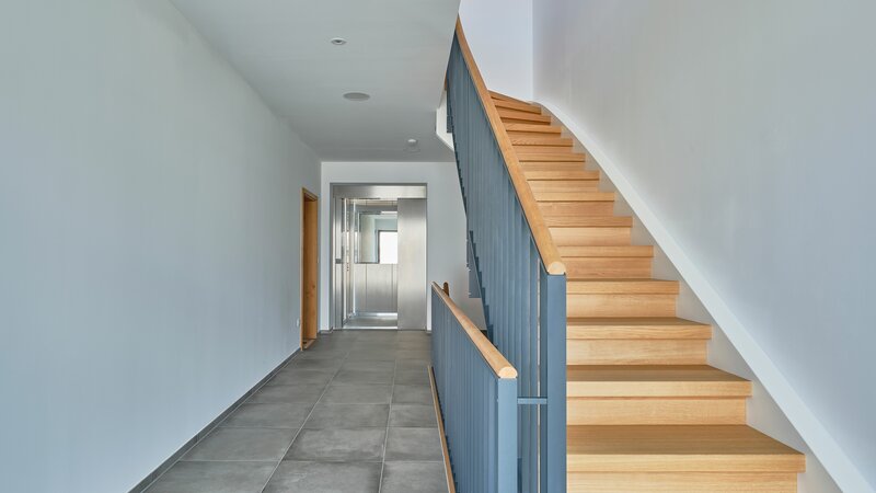 Baufritz_Fink_Flur_Treppe.jpg