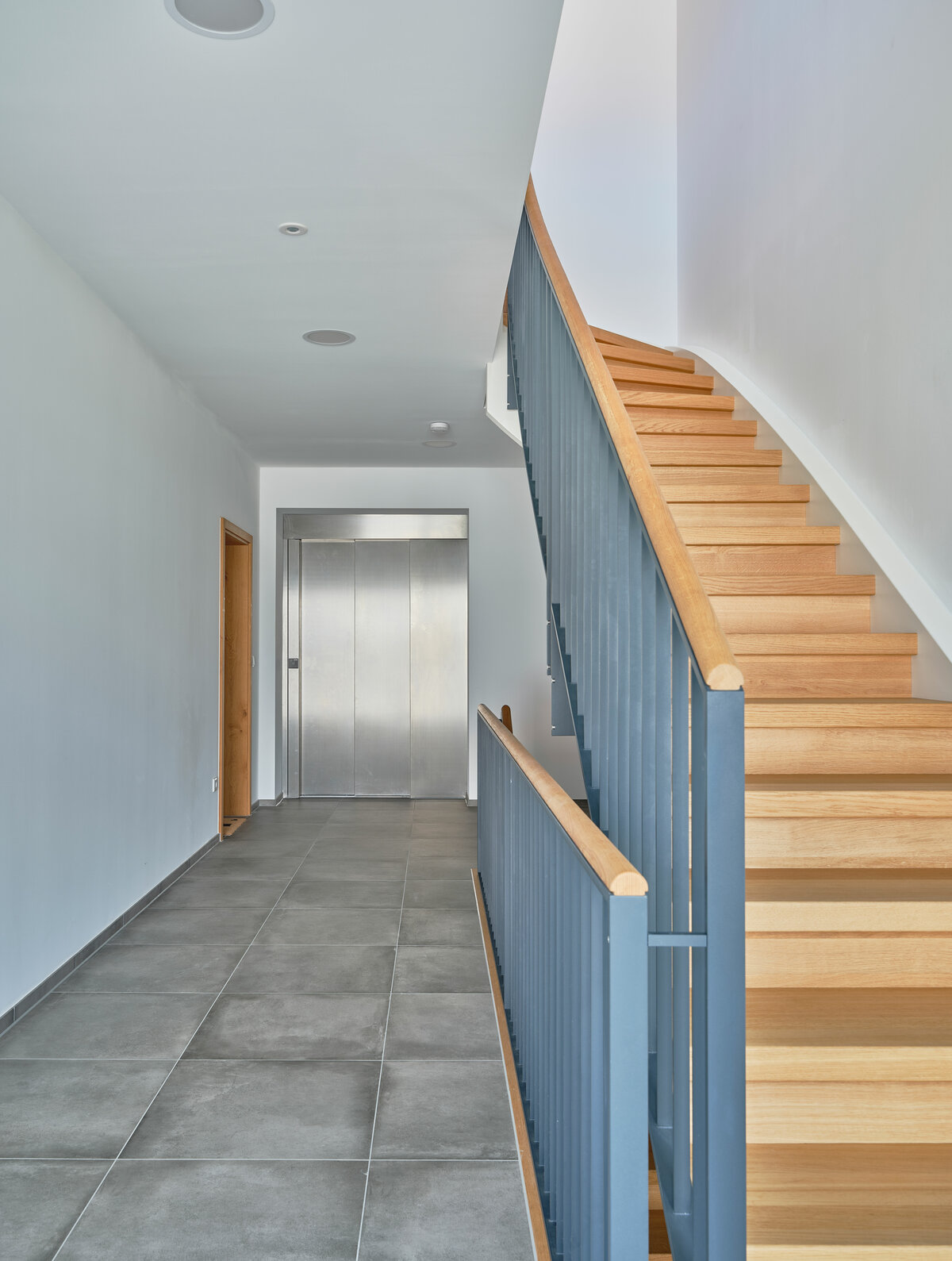 Baufritz_Fink_Flur_Treppe2.jpg