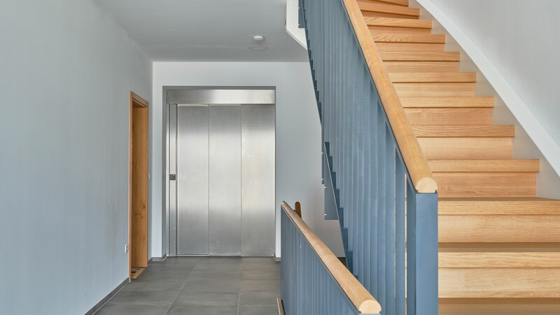 Baufritz_Fink_Flur_Treppe2.jpg