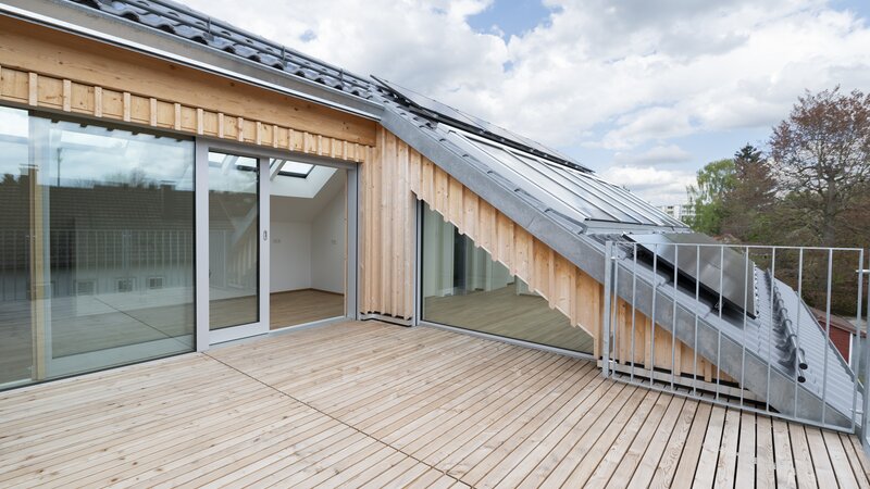 Baufritz_MFH_Haeberle_Dachterrasse.jpg