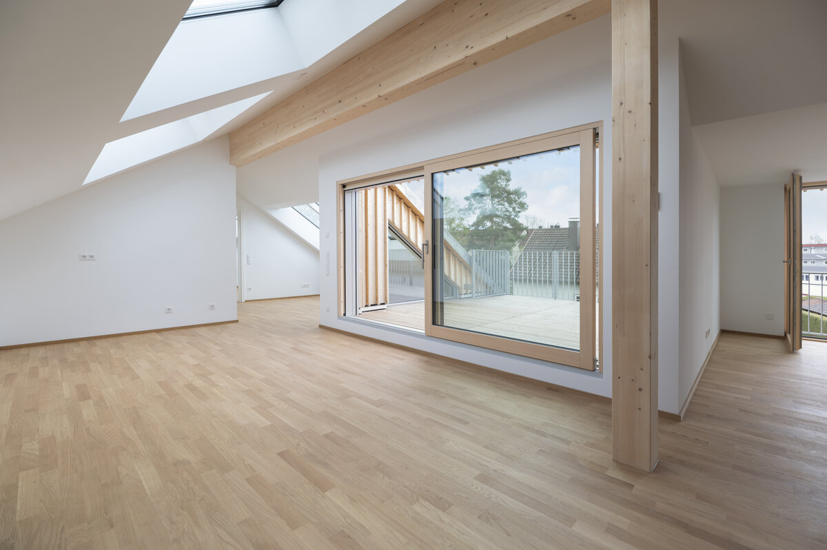 Baufritz_MFH_Haeberle_DG_Wohnung_Kueche_Terrassenzugang.jpg