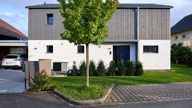 Baufritz_Berger Aussenansicht Strasse.jpg
