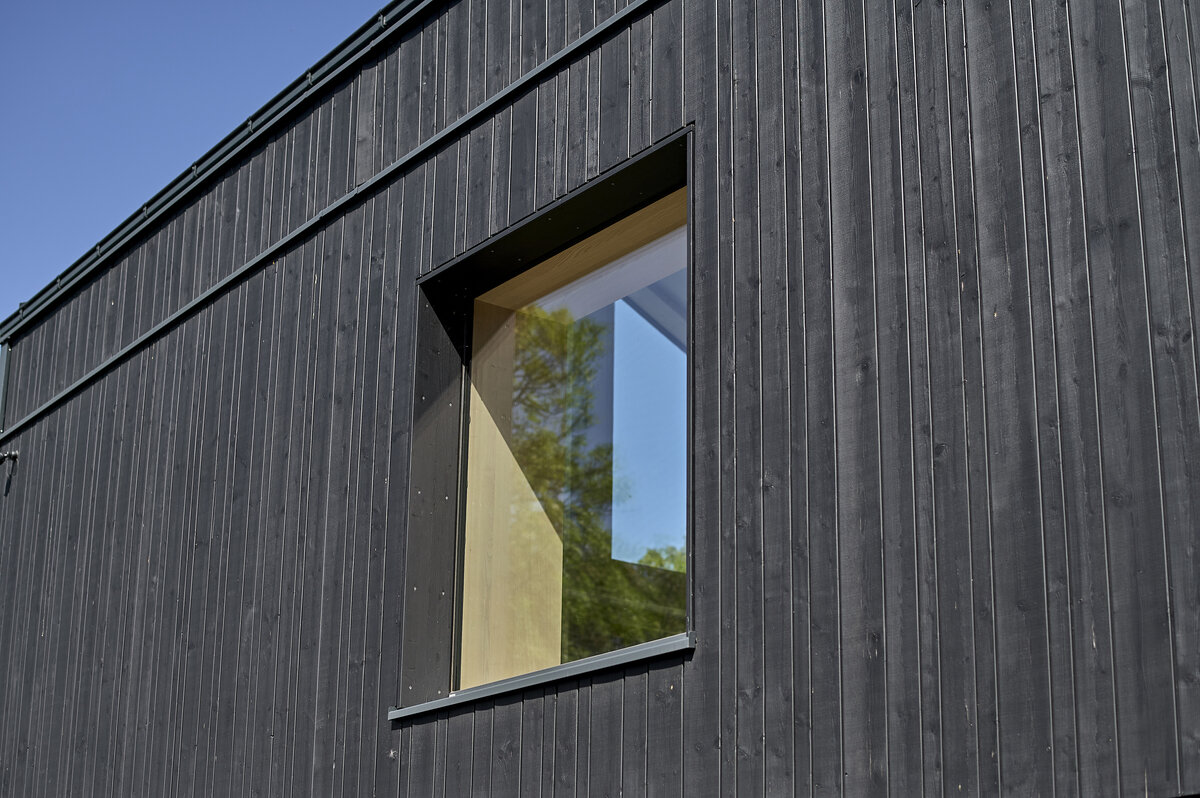 Baufritz_Blackwell_Sitzfenster_aussen.jpg