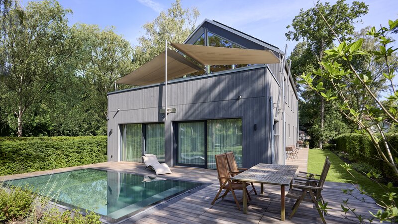 Jansen_aussen_mit_Pool_2_bj.jpg