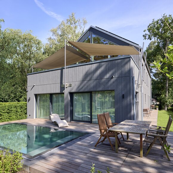 Jansen Aussenansicht mit Pool