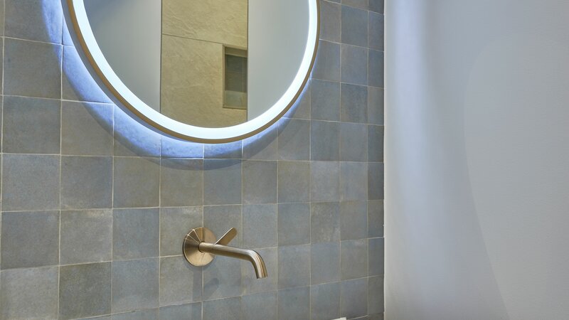 Baufritz_Lehmann_Badezimmer_Detail.jpg
