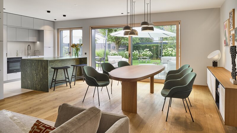 Baufritz_Velsen_Kueche_Esszimmer.jpg