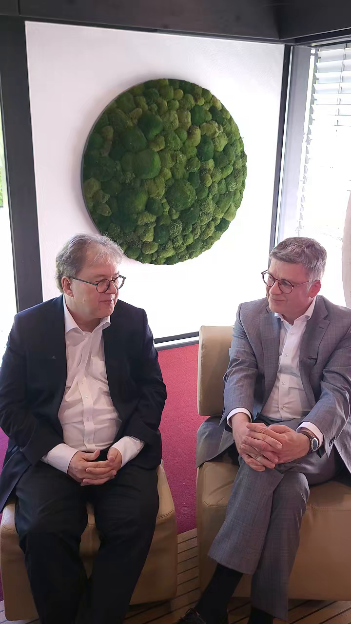 <p>Achim Hannott &amp; Georg Lange, <br />BDF (Bund Deutscher Fertigbau)</p>