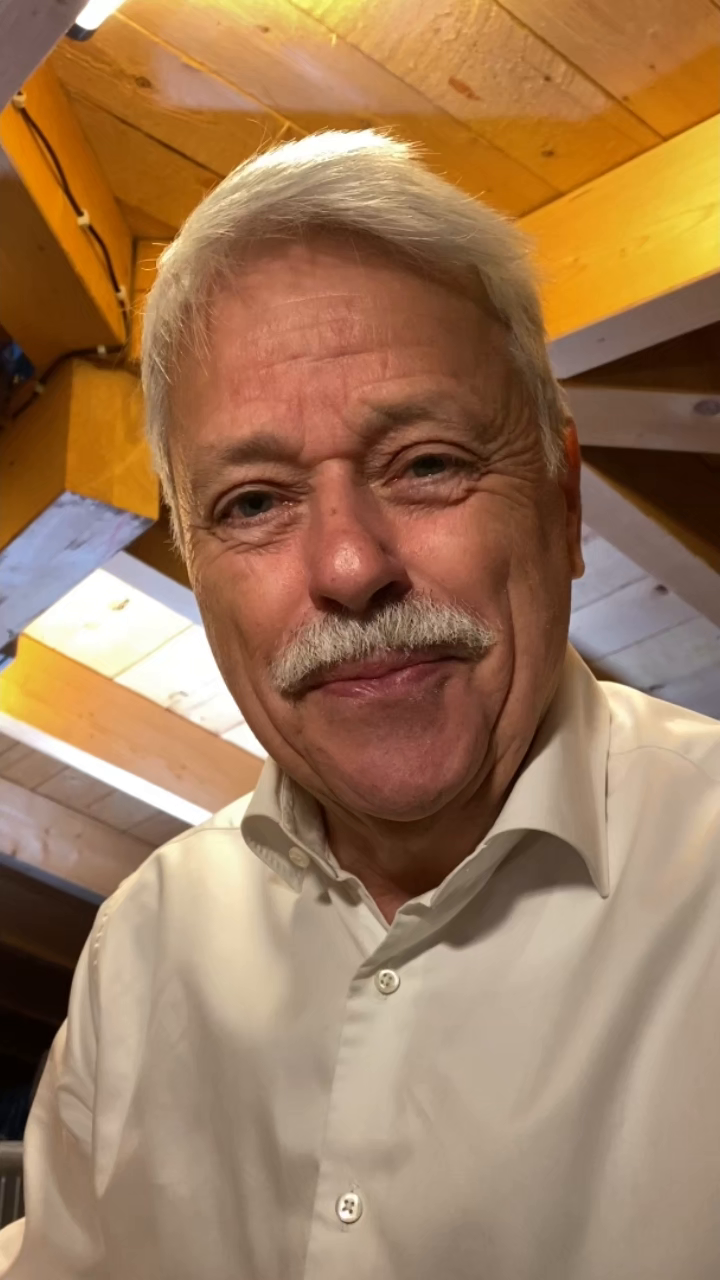 <p>Volker Angres,<br />Moderator/Journalist</p>